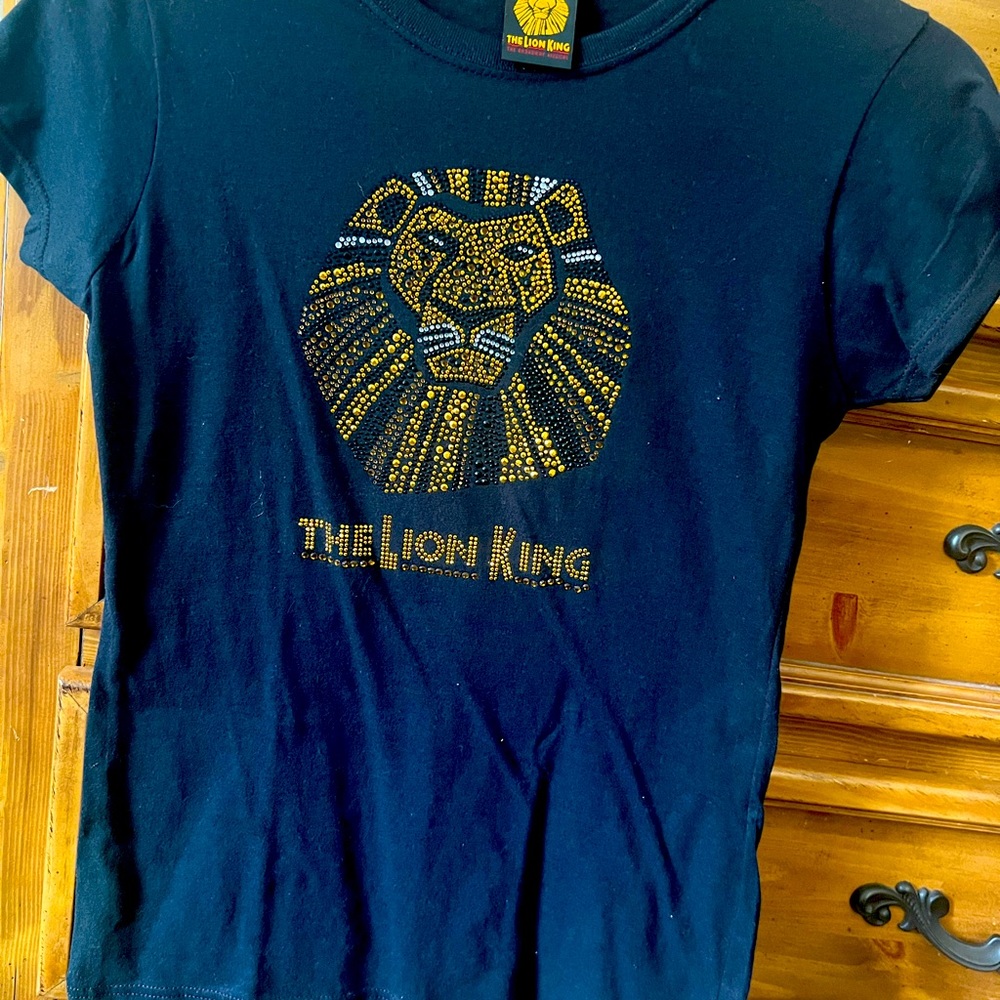 Black cotton short sleeve t-shirt. The Lion King beads design. Small.